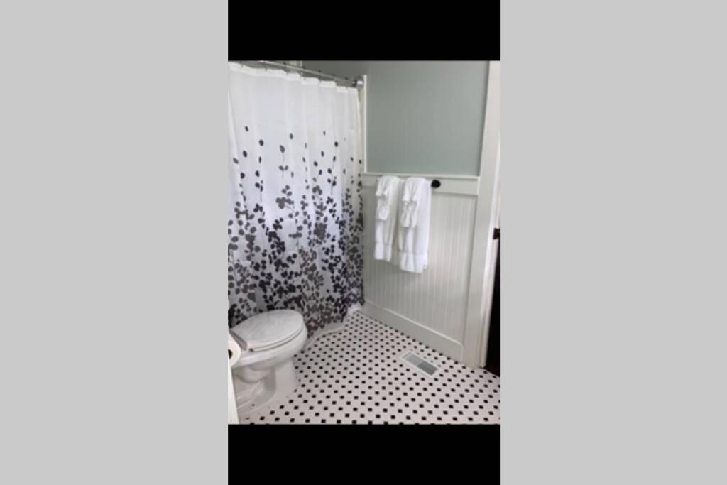 Tucked Away Newly Renovated 2 Bedroom/ 1 Bath Sleeps 8 Beaufort Kültér fotó