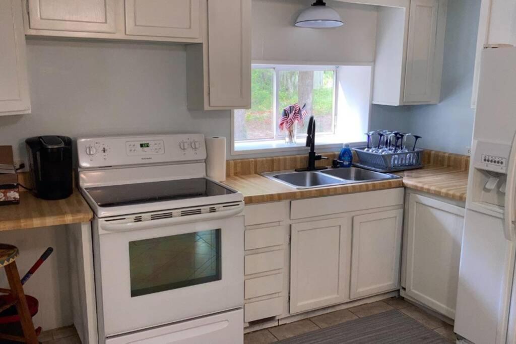Tucked Away Newly Renovated 2 Bedroom/ 1 Bath Sleeps 8 Beaufort Kültér fotó